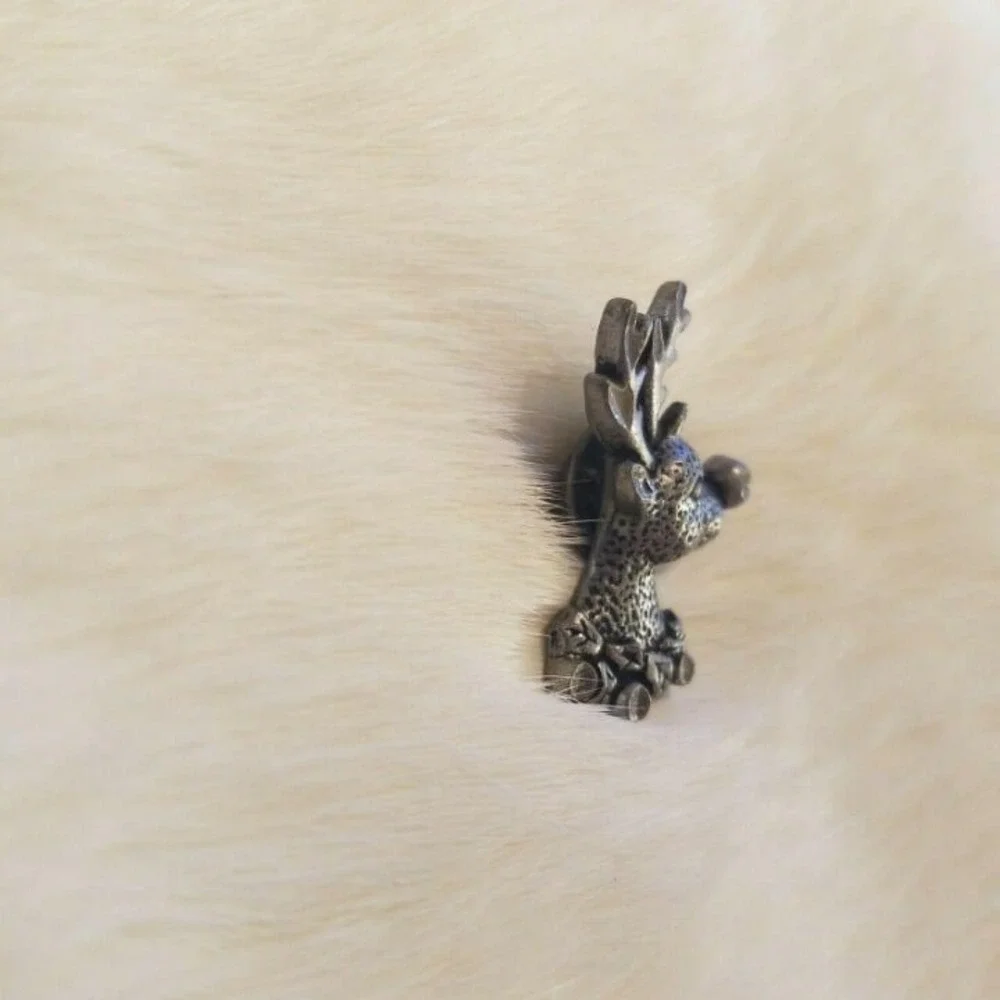 Vintage DM99 Reindeer Head Pin Pewter Brooch Christmas Rudolph Wreath 2685